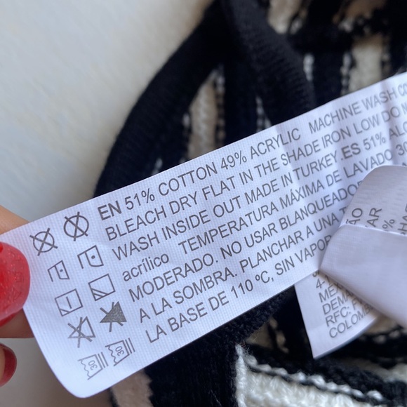 ✨4🛒 $20 ✨  Forever 21 B&W Striped Knit Lace-Up Back Tank Top Sz. M/S  Crop Top - Picture 9 of 12